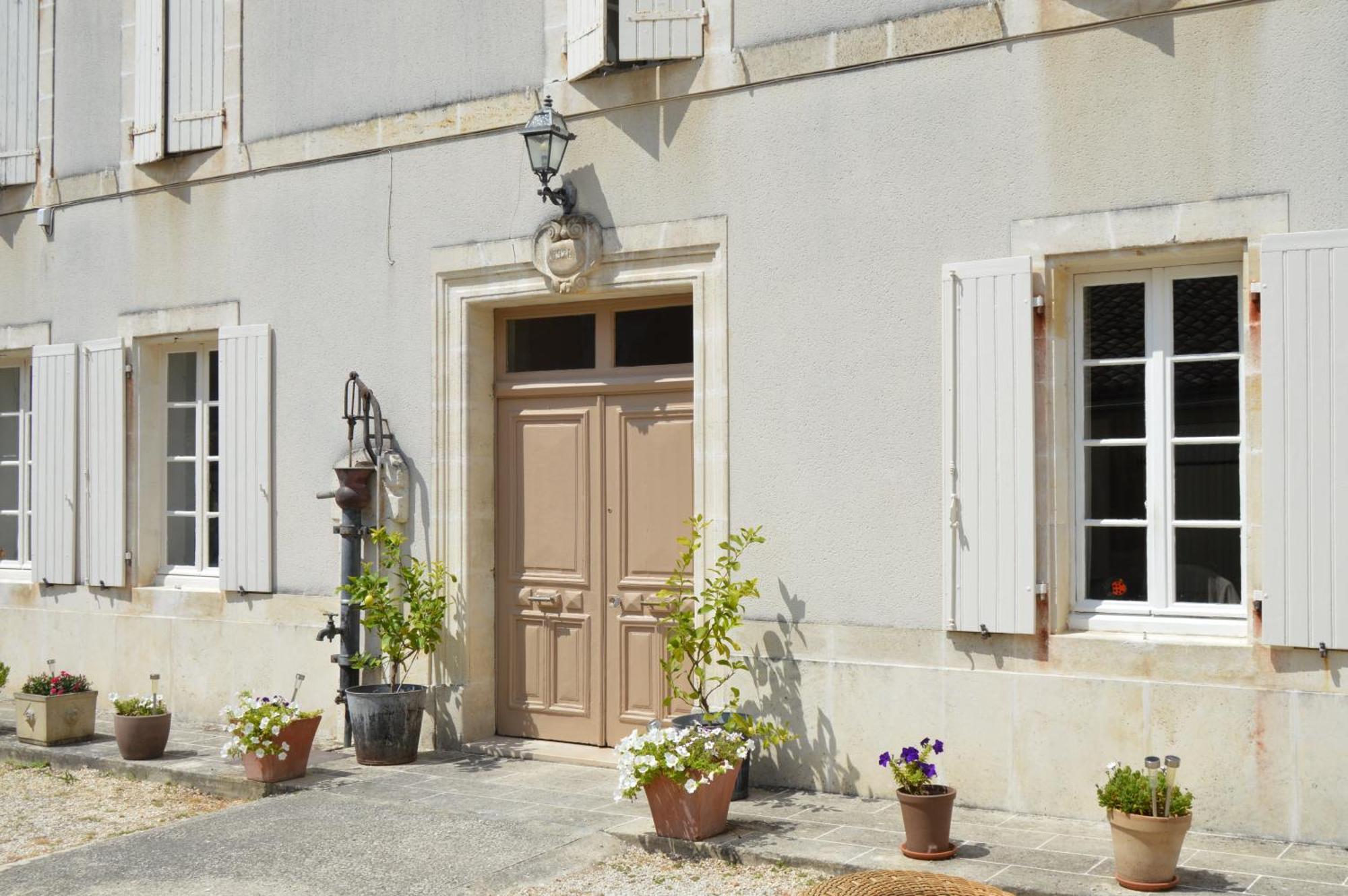 La Vieille Distillerie Le Tâtre Eksteriør bilde