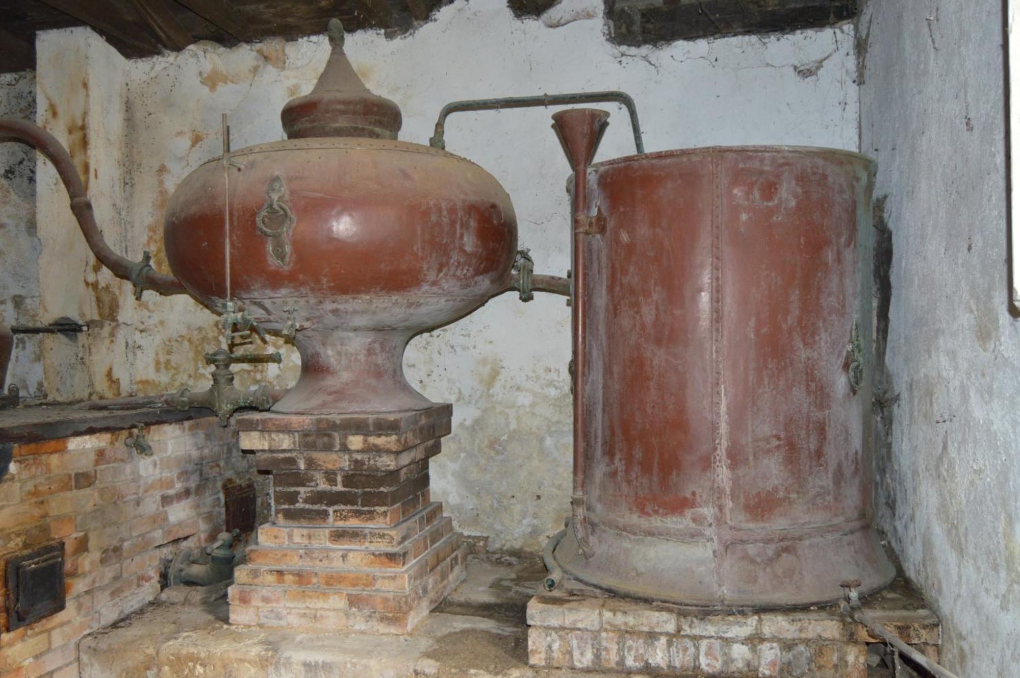 La Vieille Distillerie Le Tâtre Eksteriør bilde